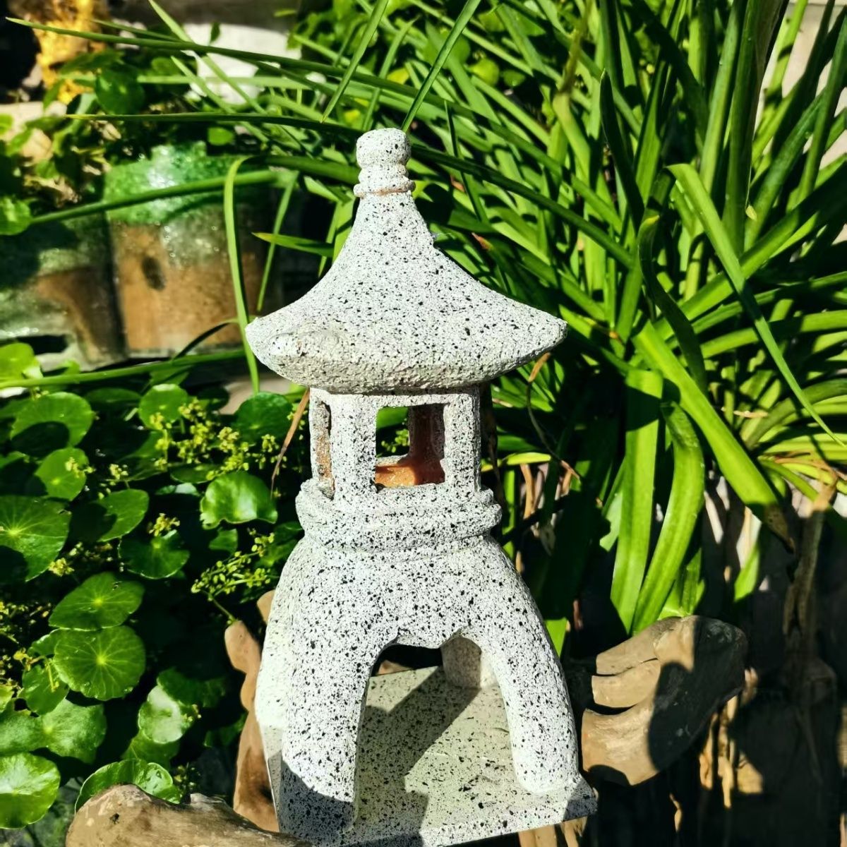 โคมไฟตกแต่งสวนพลังงานแสงอาทิตย - Outdoor Zen Lighting บทวิจารณ์และราคา